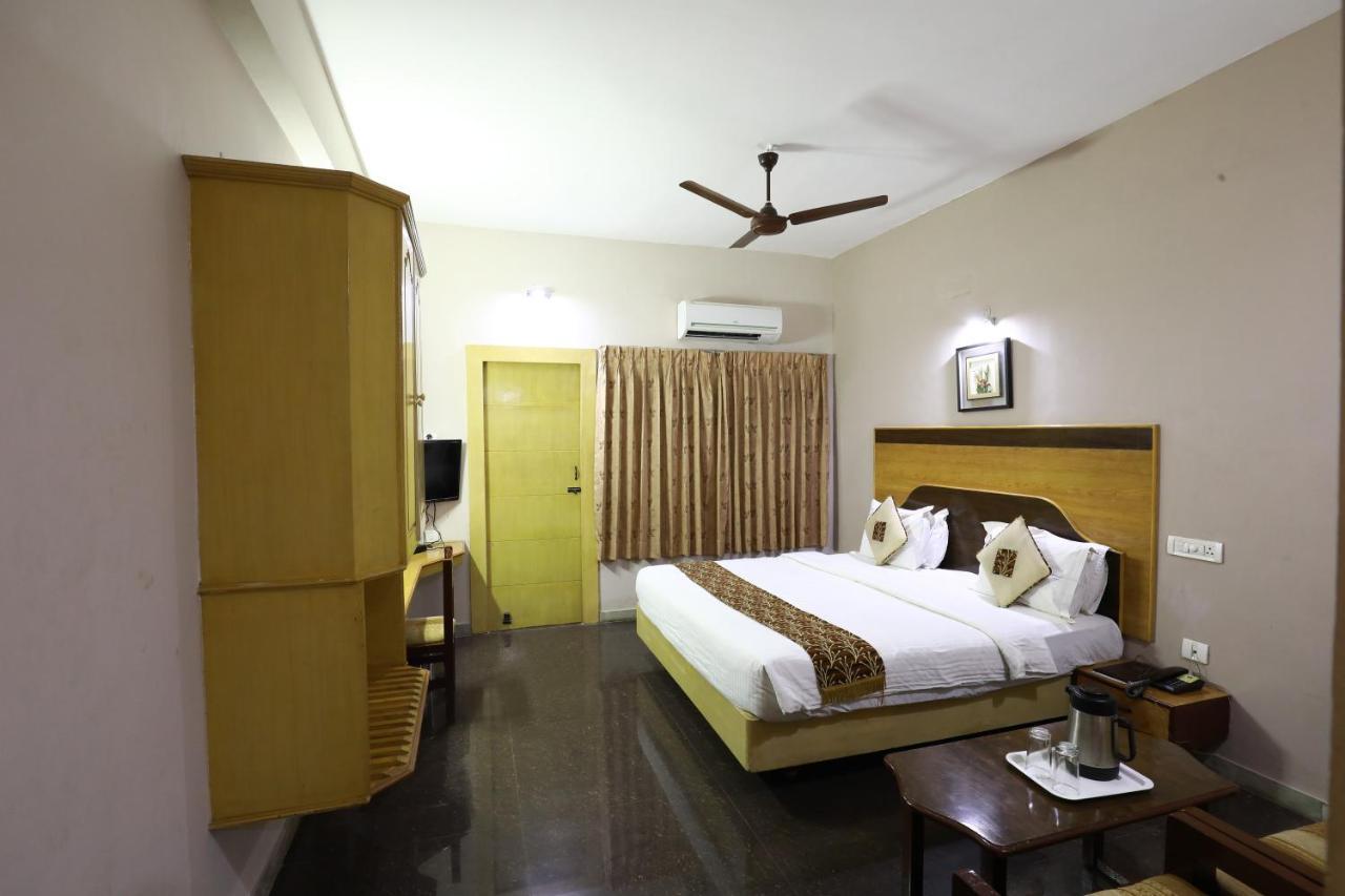 Hotel Mayas Tiruchirappalli Exterior photo