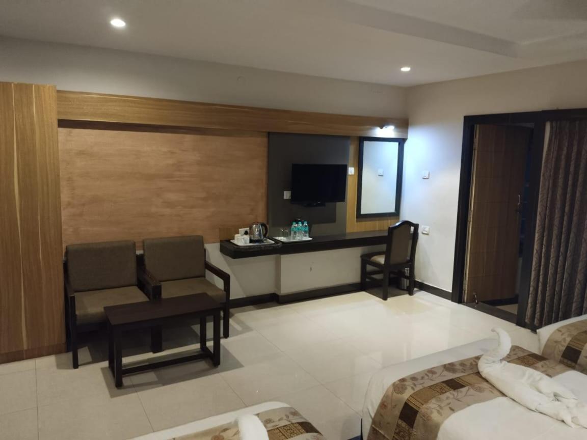 Hotel Mayas Tiruchirappalli Exterior photo