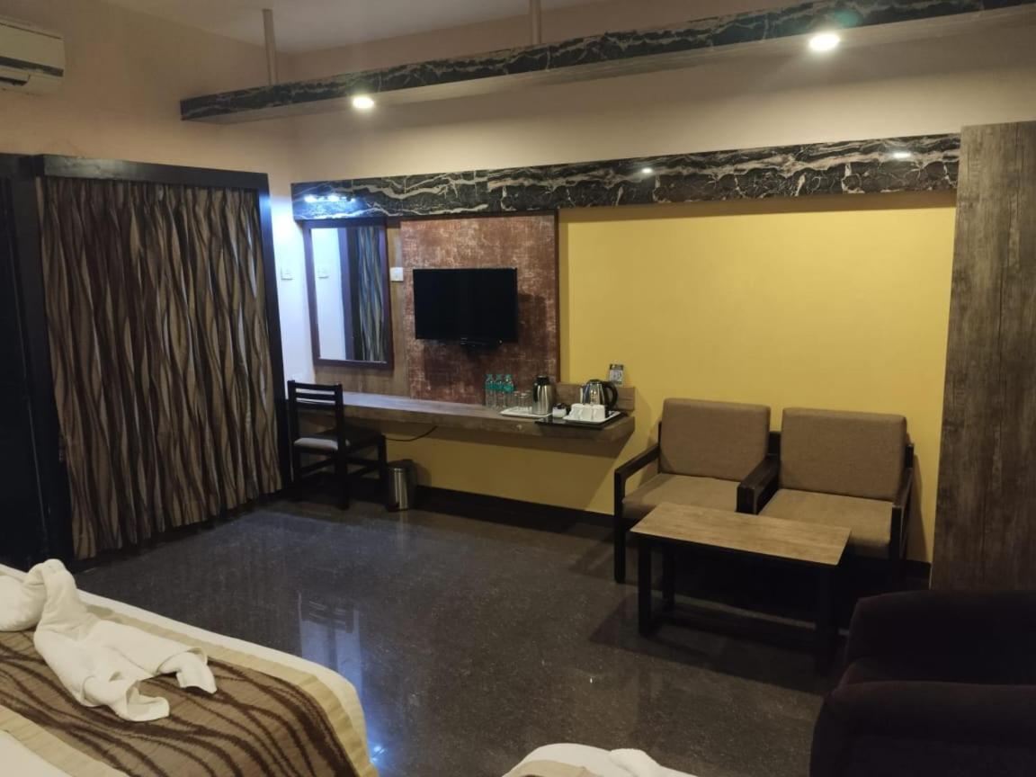 Hotel Mayas Tiruchirappalli Exterior photo