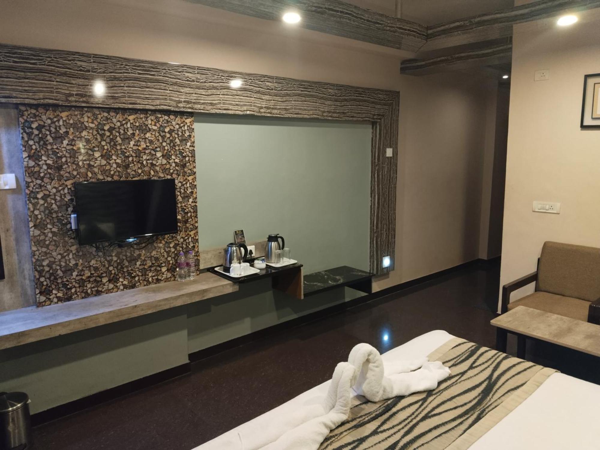 Hotel Mayas Tiruchirappalli Exterior photo