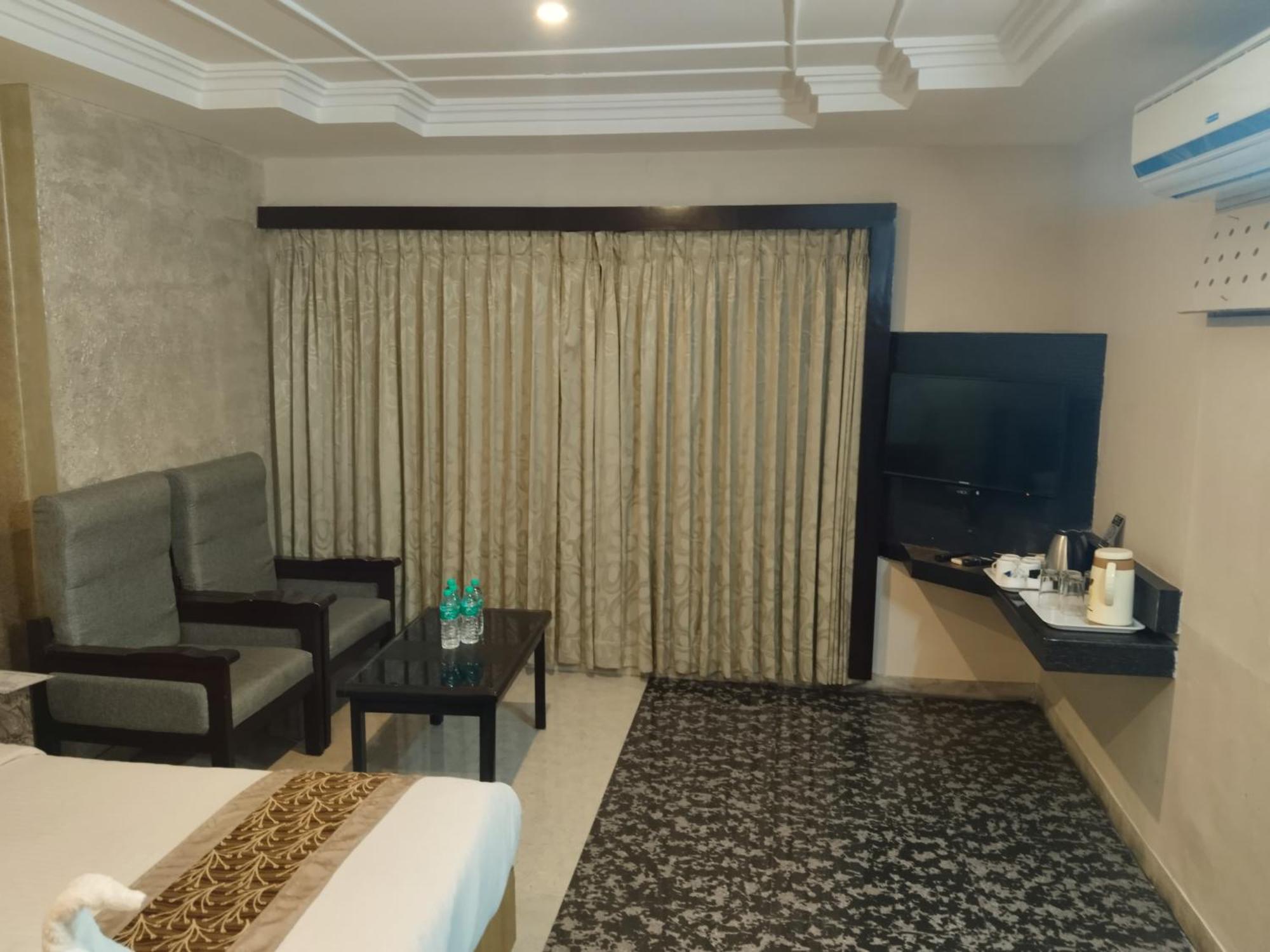 Hotel Mayas Tiruchirappalli Exterior photo